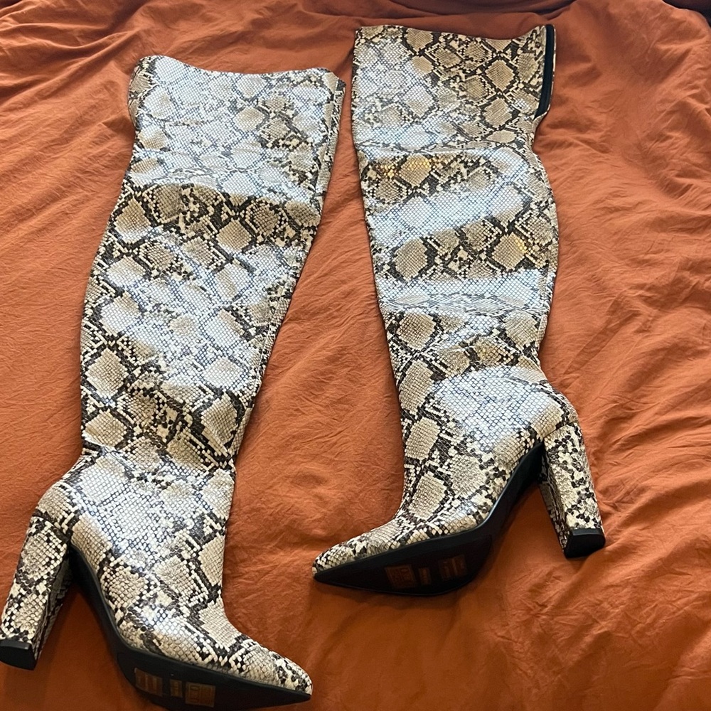 Over the knee, WIDE LEG, snake skin HOT AS F❤️CK faux SNAKE SKIN BOOTS size 8